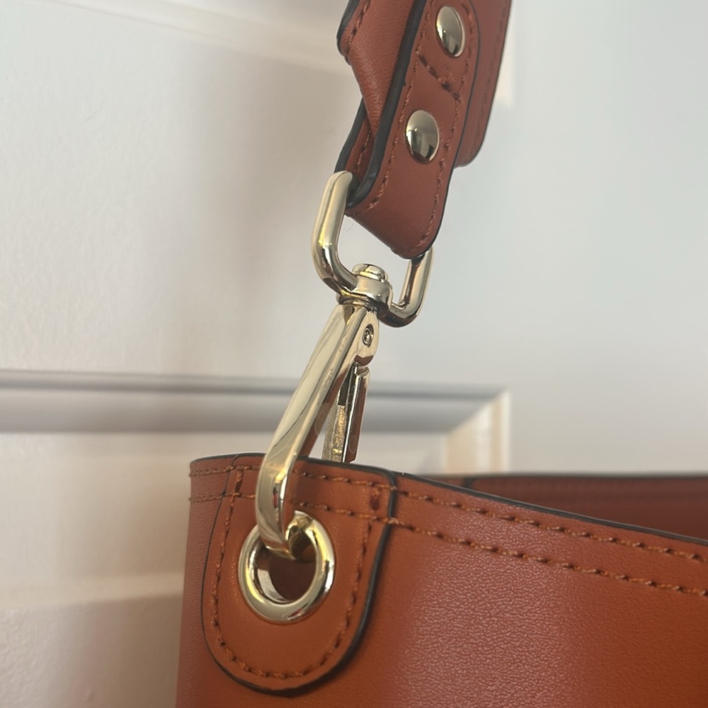 Gorgeous BOSTATEN leather hobo bag - Picture 2 of 6